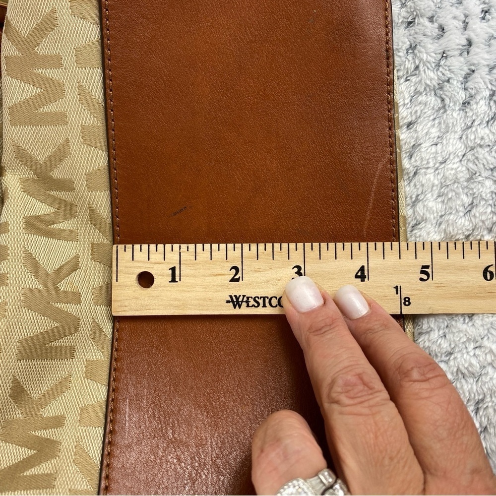Michael Kors Large Gansevoort Tote‎ in Signature Monogram Beige Jacquard/Leather - Picture 14 of 16